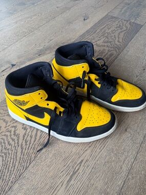 RARE Air Jordan 1 Mid New Love 2017 Black Yellow Size 9